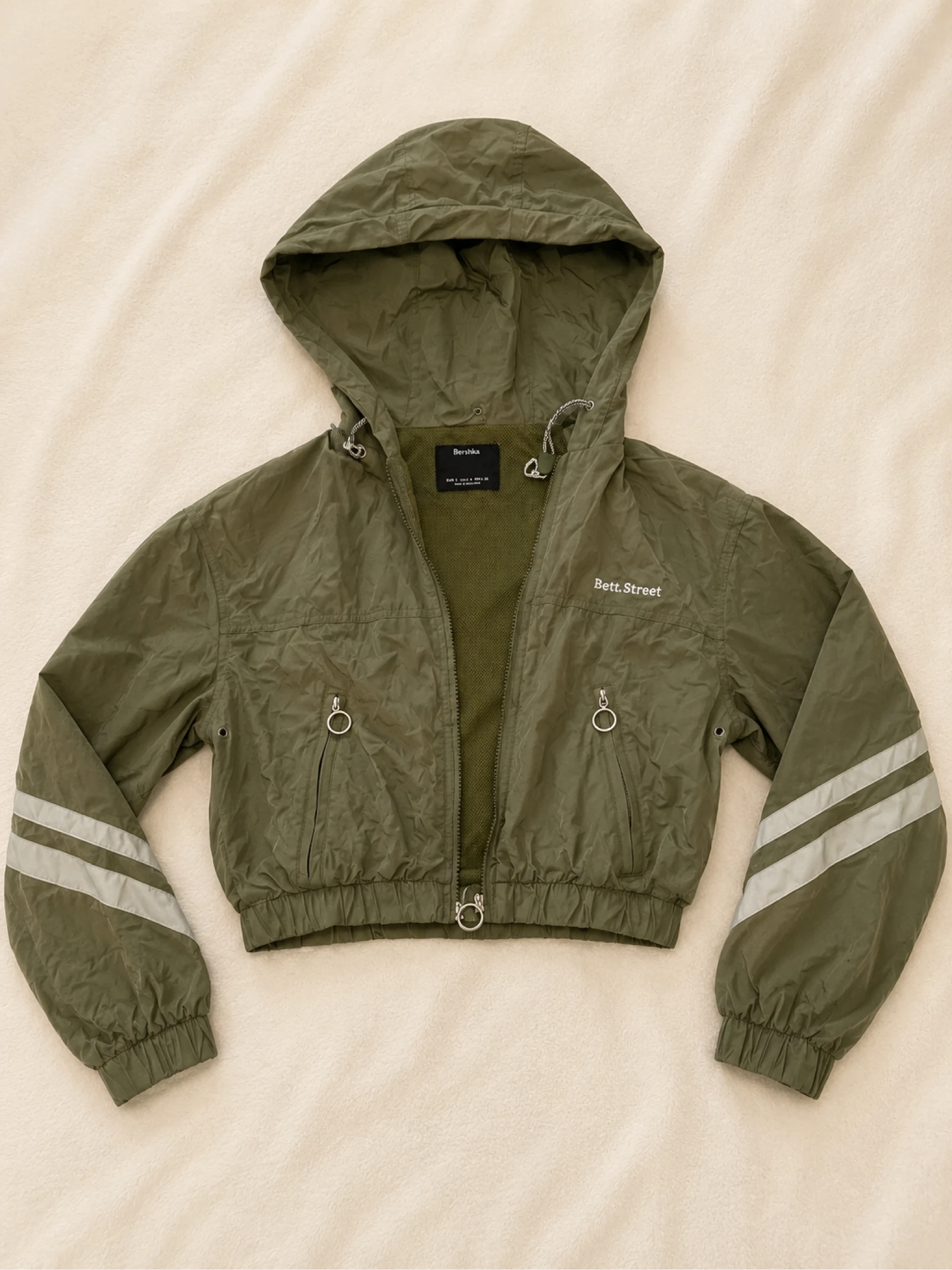Chaqueta cortavientos, Bershka